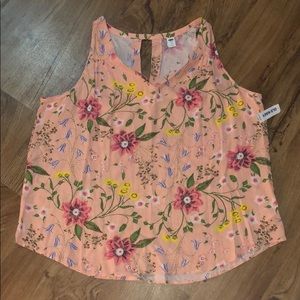 Tank top with back keyhole detail